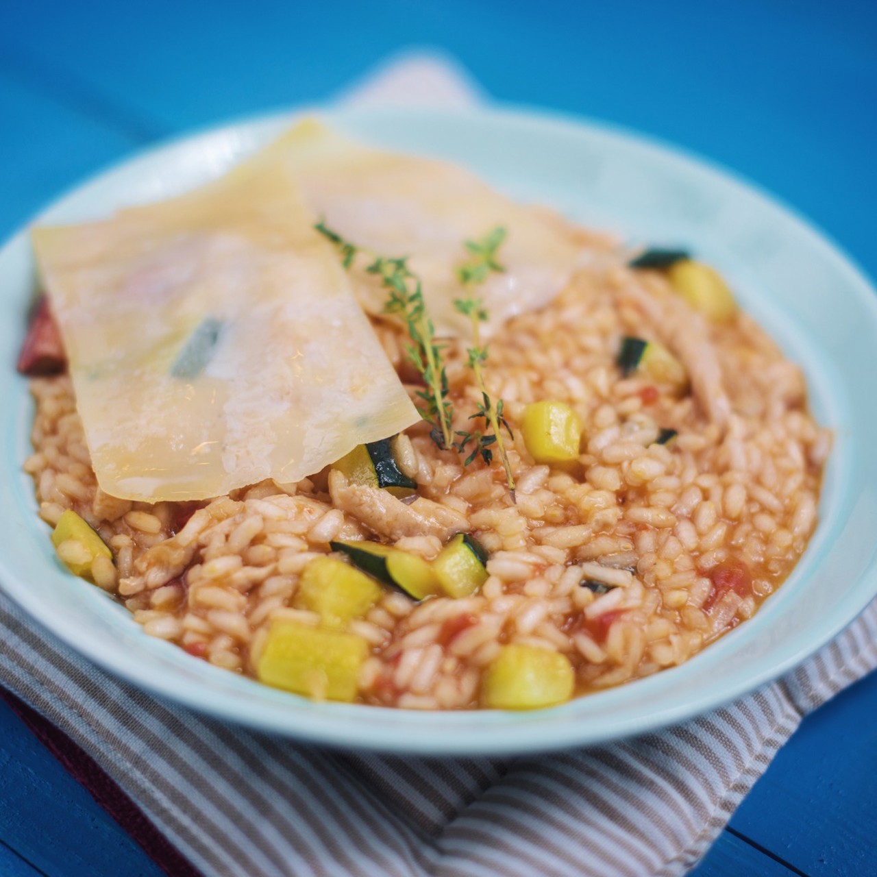 Розмариновое ризотто с испанским чоризо и курицей