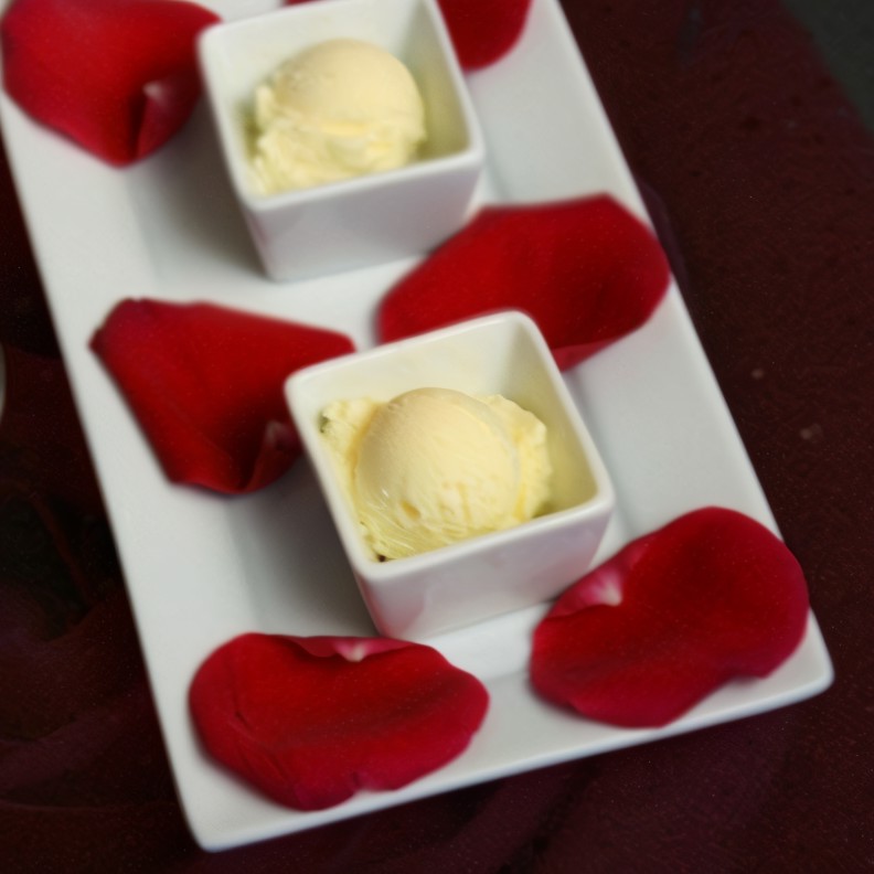 Розовое мороженое