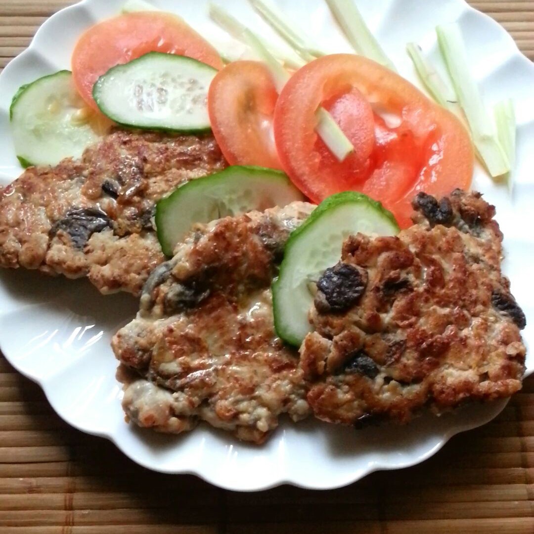 Рубленые котлеты из индейки с грибами