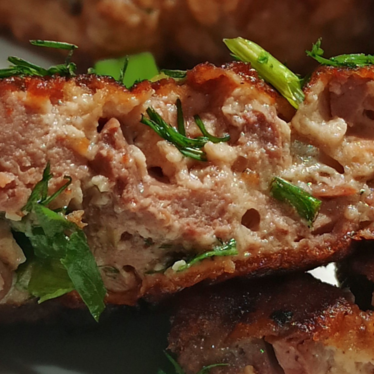 Рубленые печеночные котлеты  с зеленью