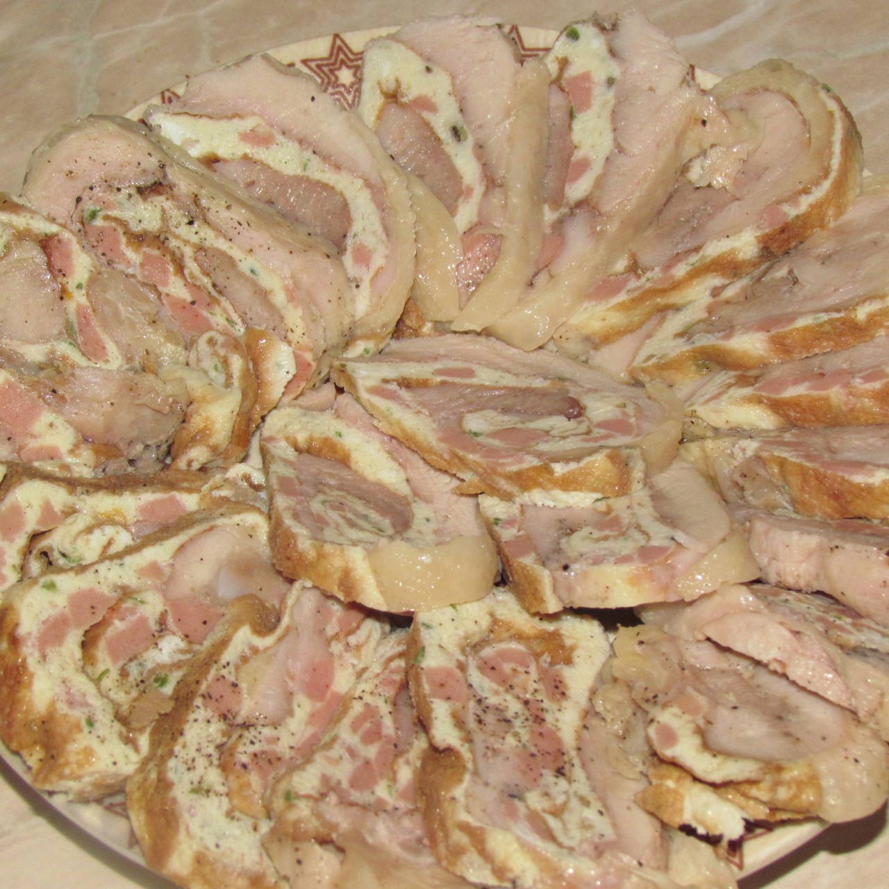 Рулет из фаршированной курицы