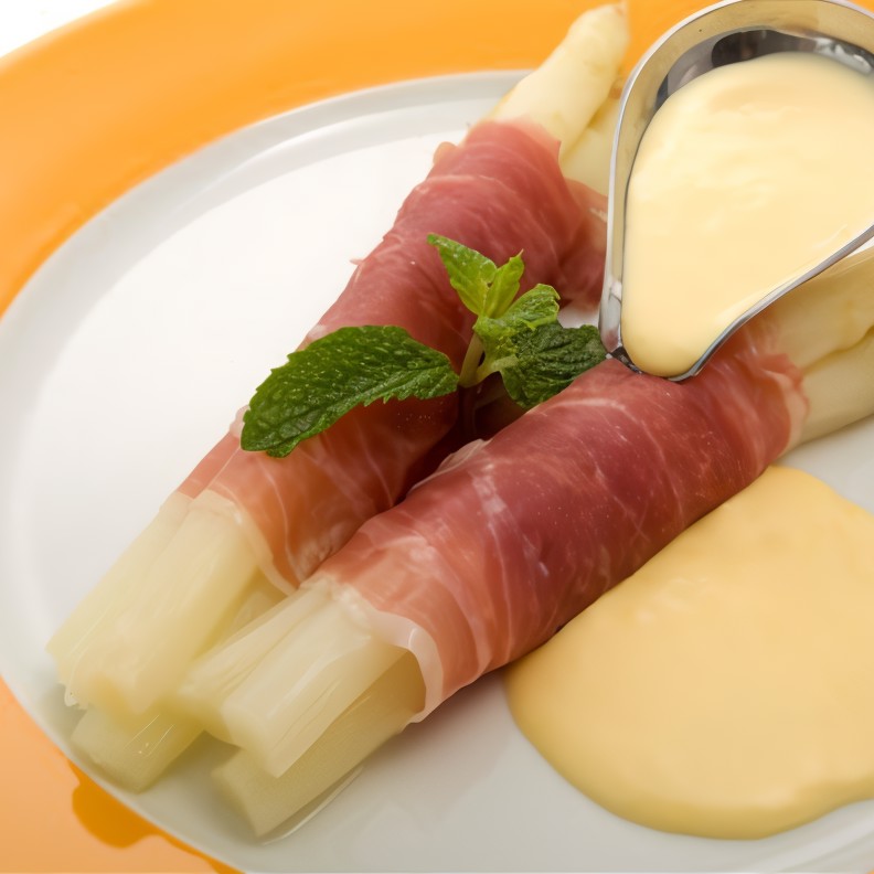 Рулет из панчетты и спаржи