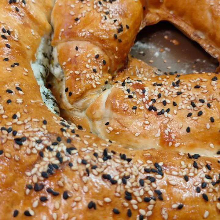 Рулет с творогом и шпинатом