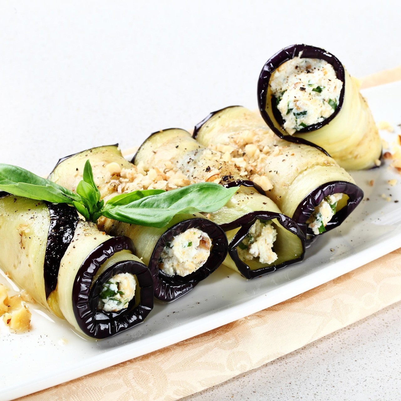 Рулетики из баклажанов с зеленью и сырным кремом