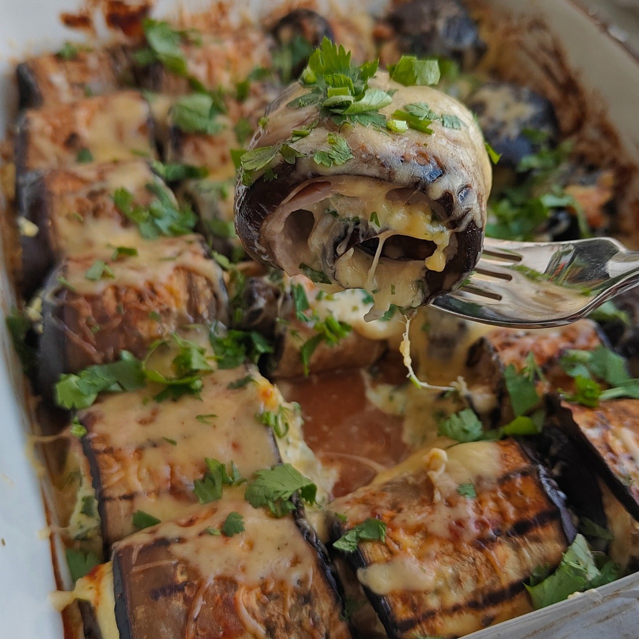 Рулетики из баклажанов в духовке