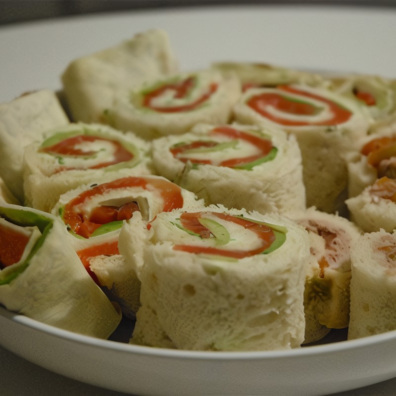 Рулетики с авокадо и красной рыбой