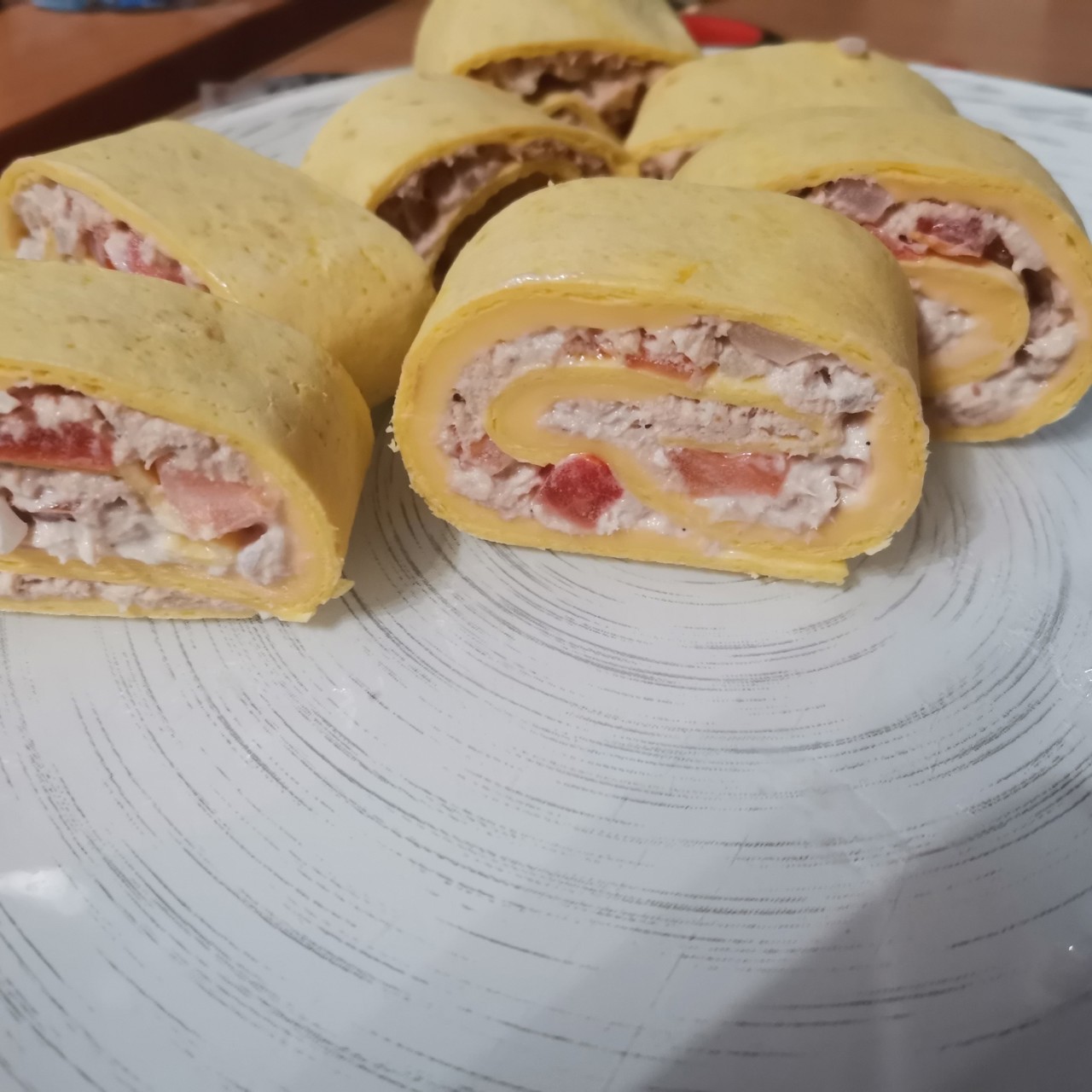 Рулетики с тунцом