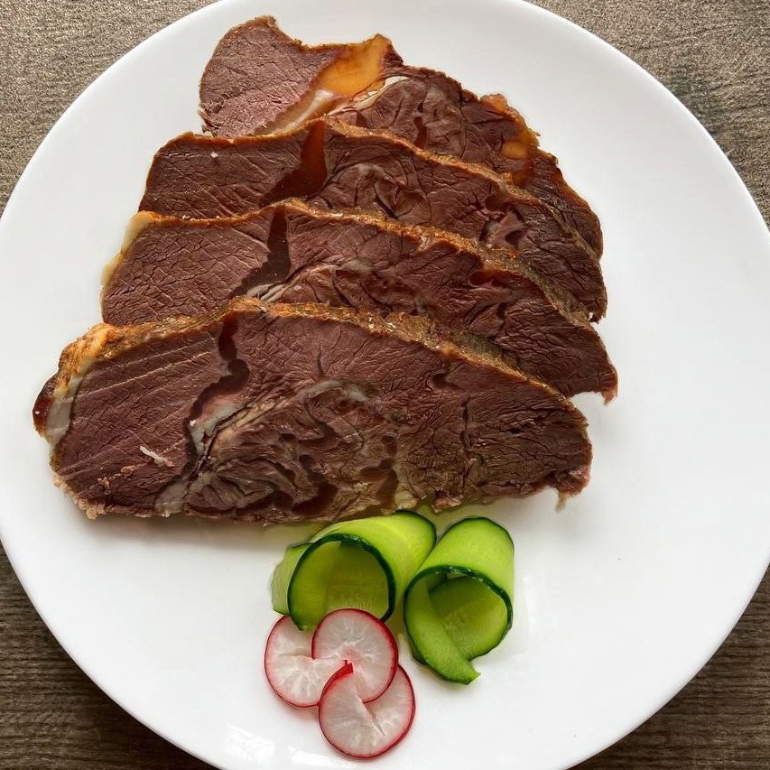 Рулька с паприкой и соевым соусом