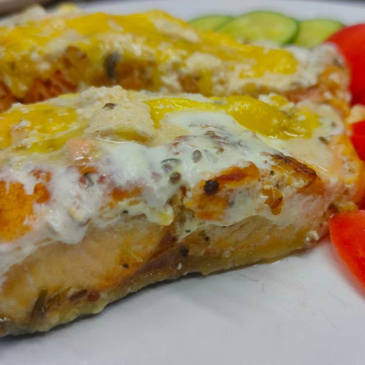 Рыба жаренная со сметаной