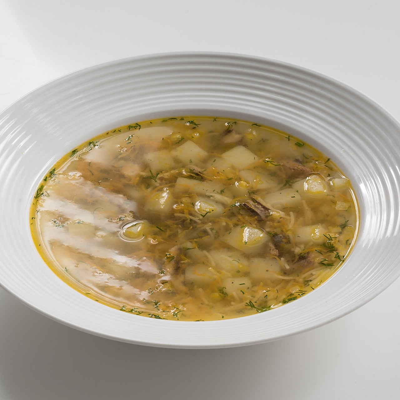 Рыбный суп с сардинами, овощами и вермишелью