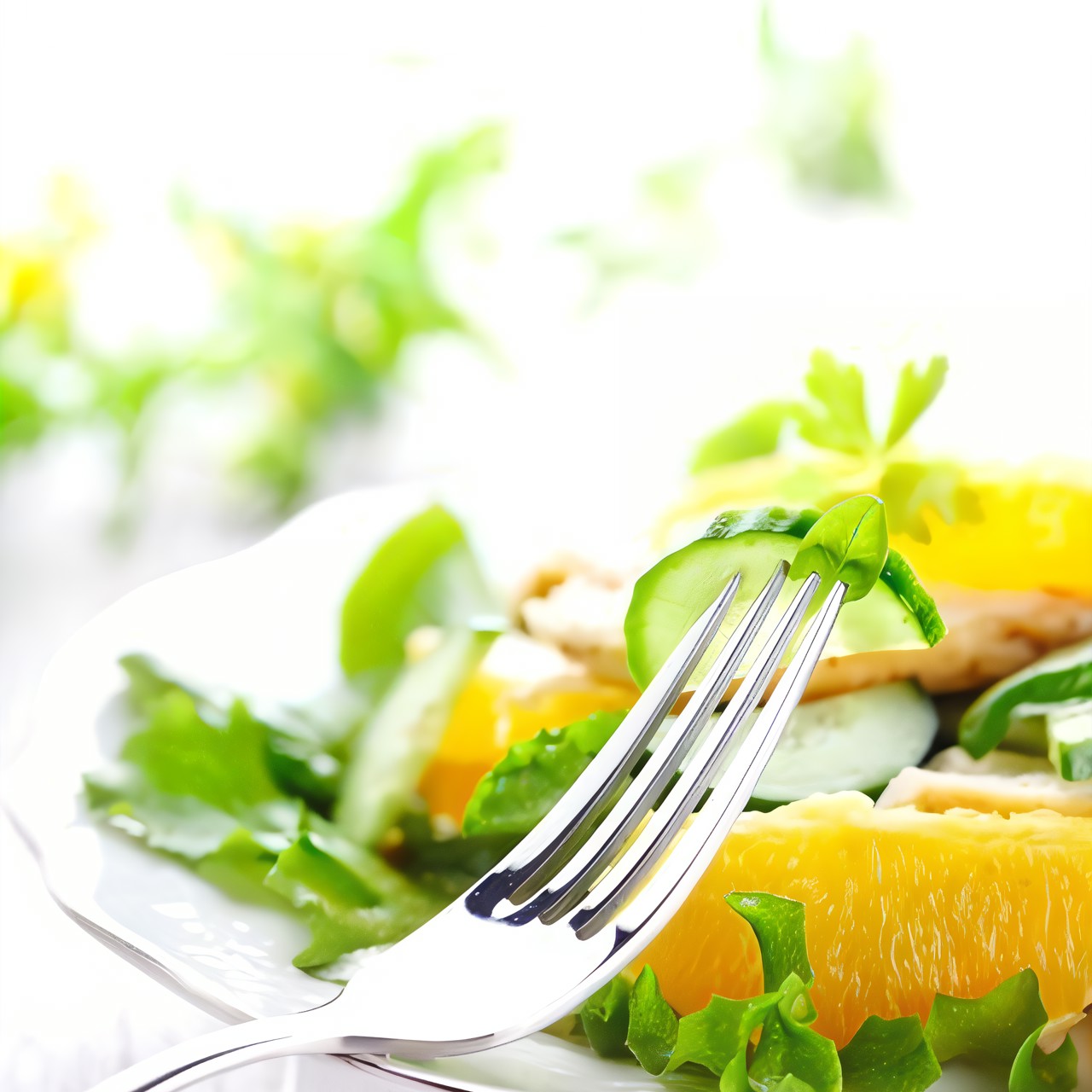 Салат апельсиновый с огурцом