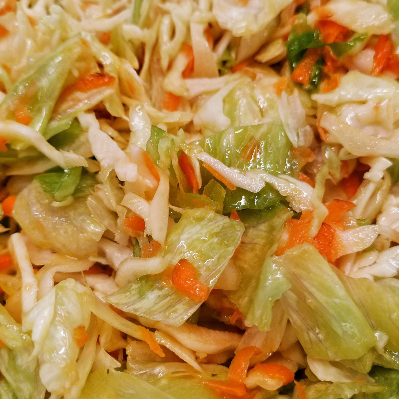 Салат айсберг с морковью и ароматным маслом