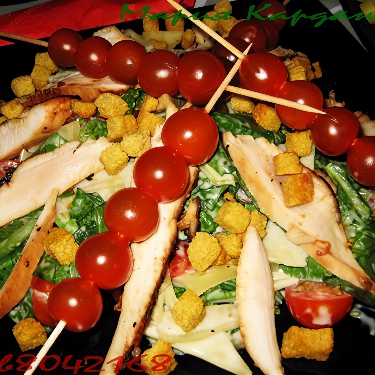 Салат «Цезарь» с курицей и беконом