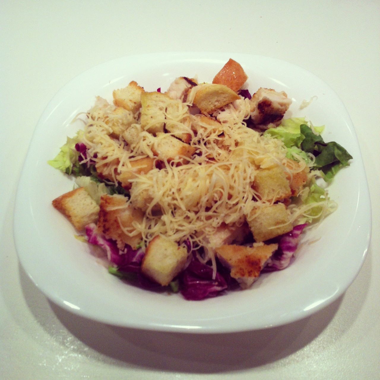 Салат «Цезарь» с сырным соусом