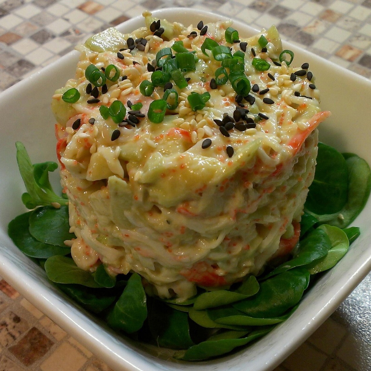 Салат из авокадо и крабового мяса