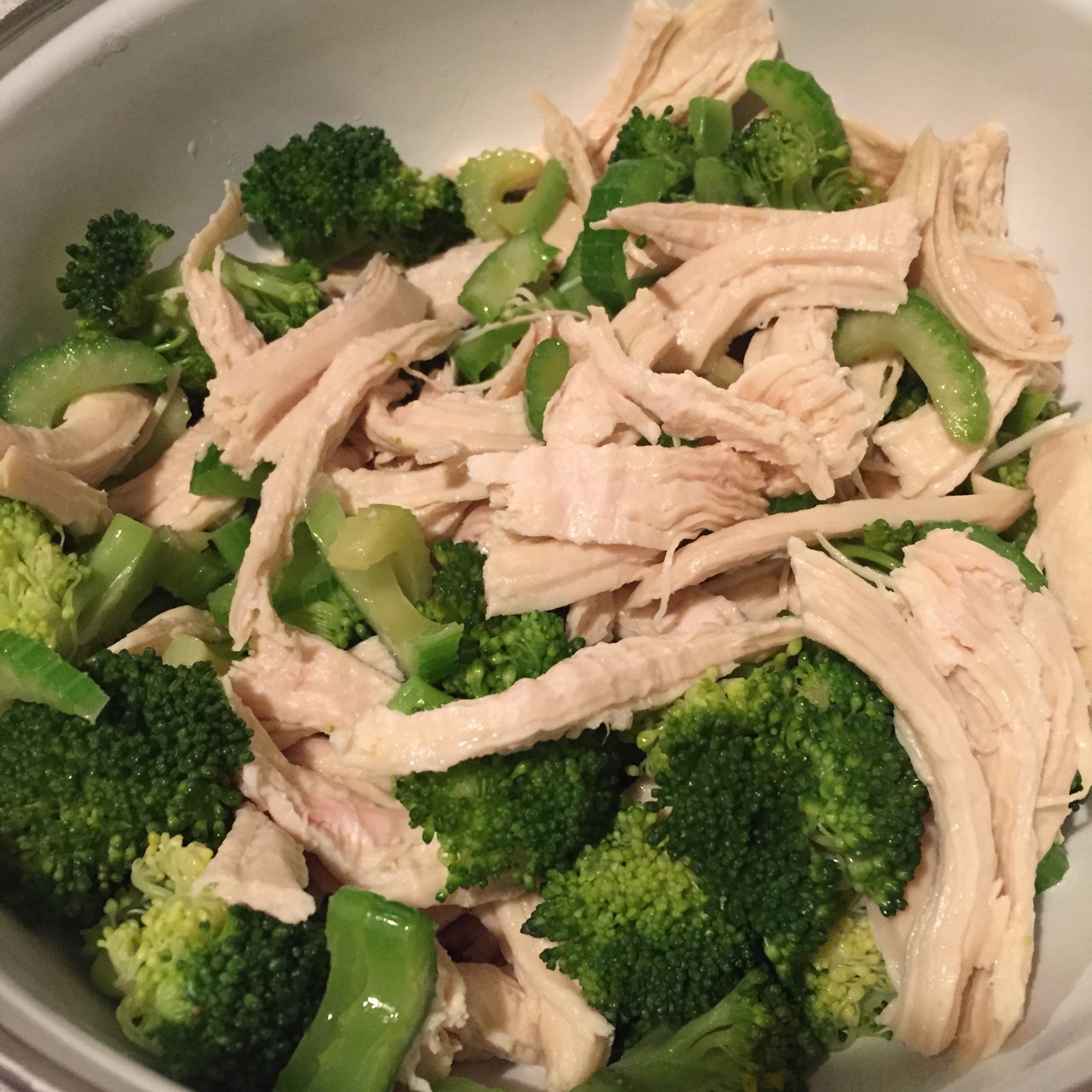 Салат из брокколи с курицей