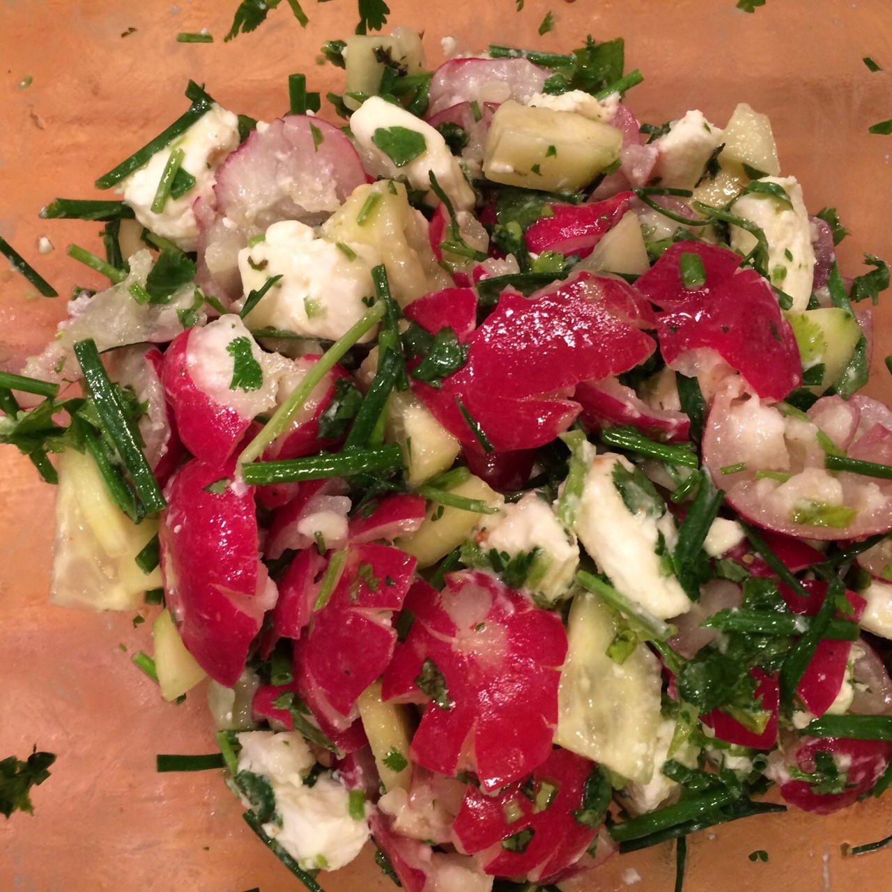 Салат из давленного редиса с фетой