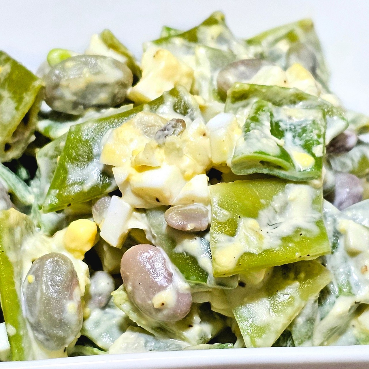 Салат из фасоли с яйцом