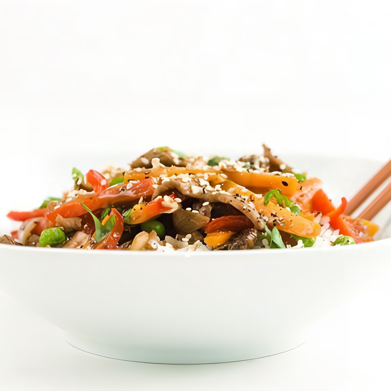 Салат из гороха с беконом и овощами