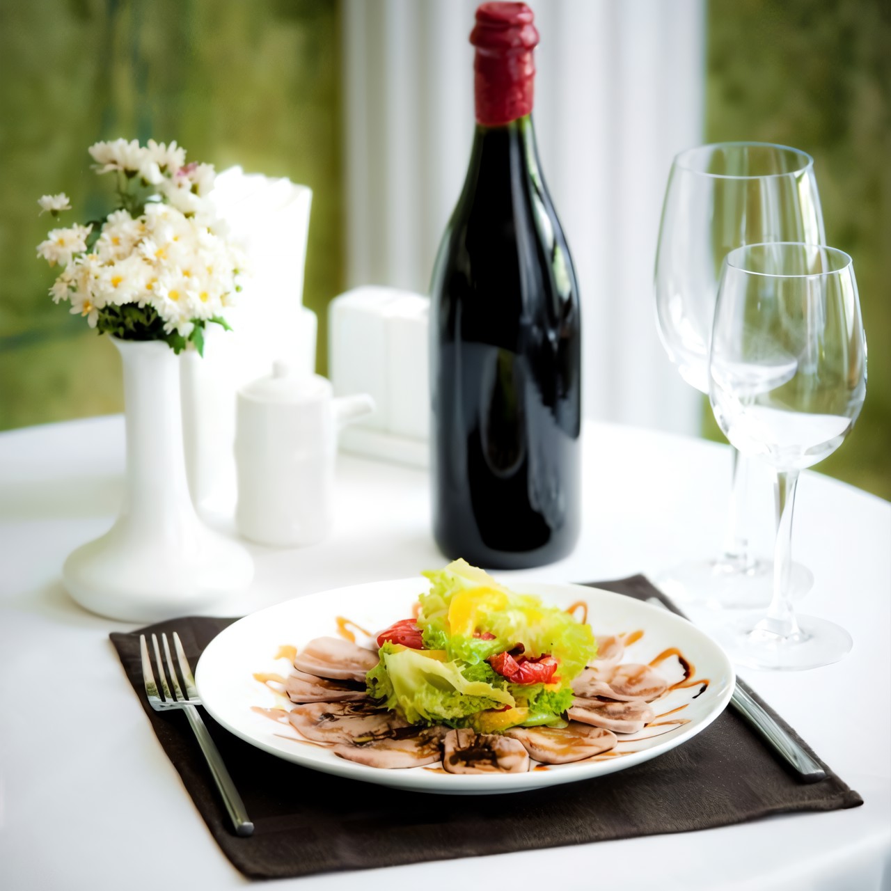 Салат из говяжьего языка со сладким перцем