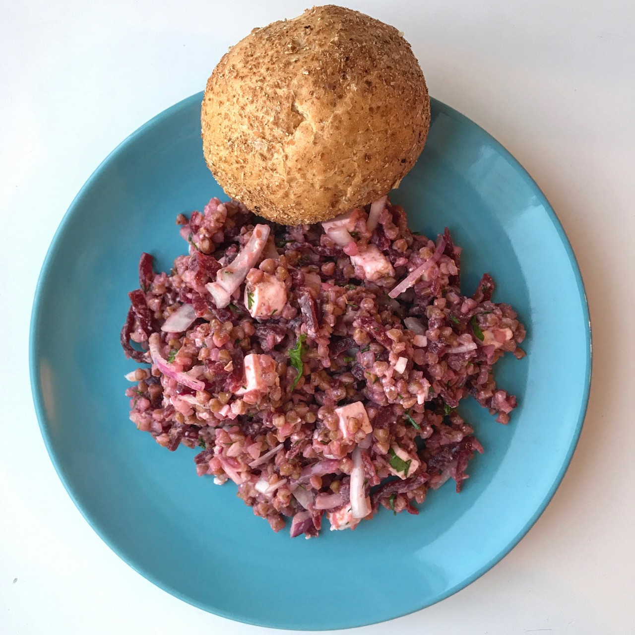 Салат из гречки, свеклы и брынзы