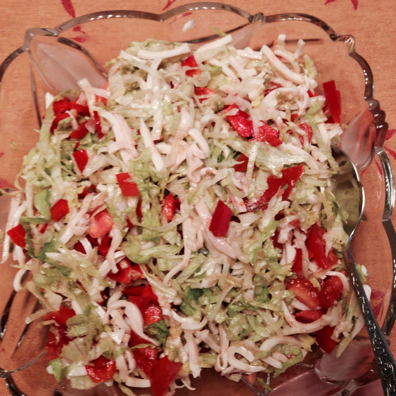 Салат из кальмаров с оливками