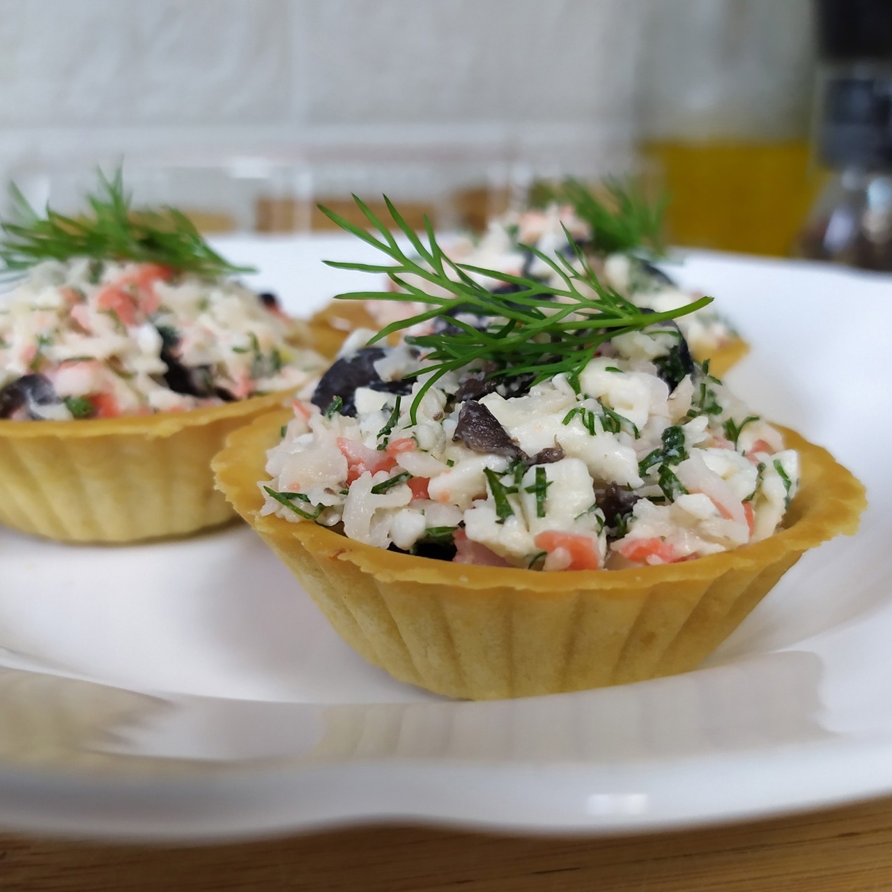 Салат из крабовых палочек в тарталетках