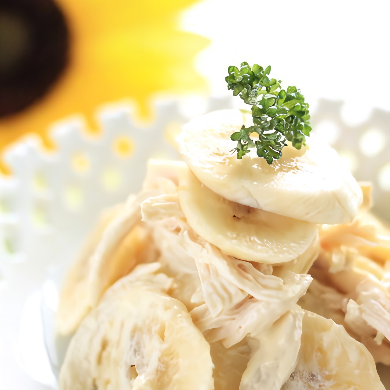 Салат из курицы с бананом