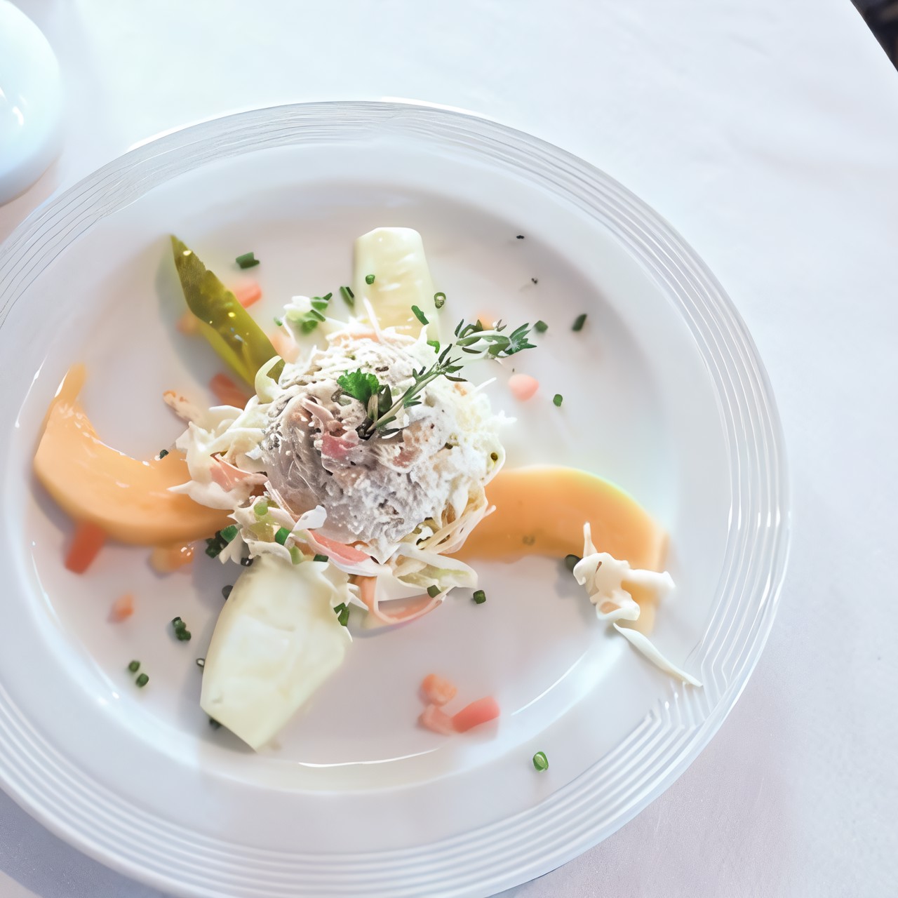 Салат из курицы с яблоками