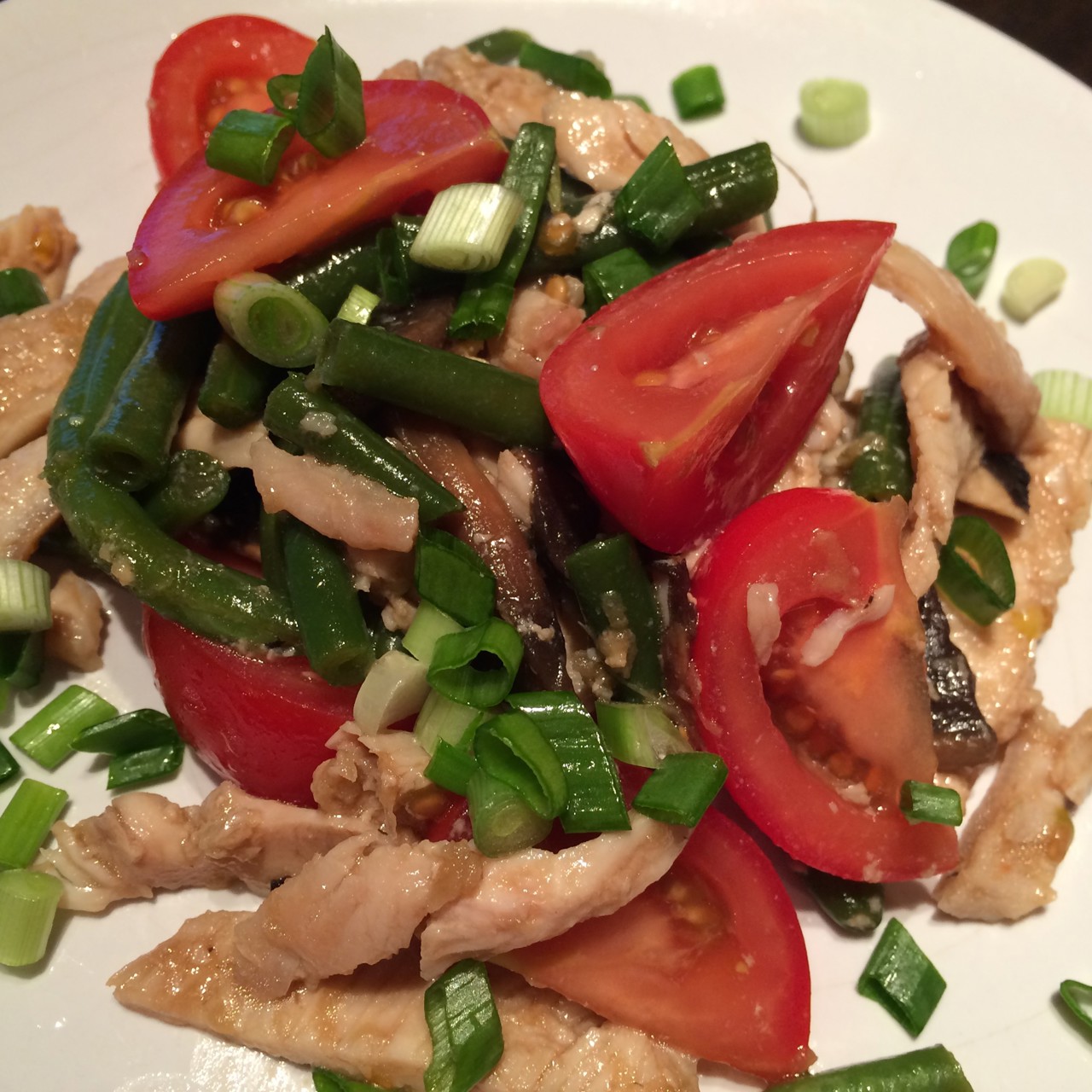 Салат из курицы, маринованной в имбире