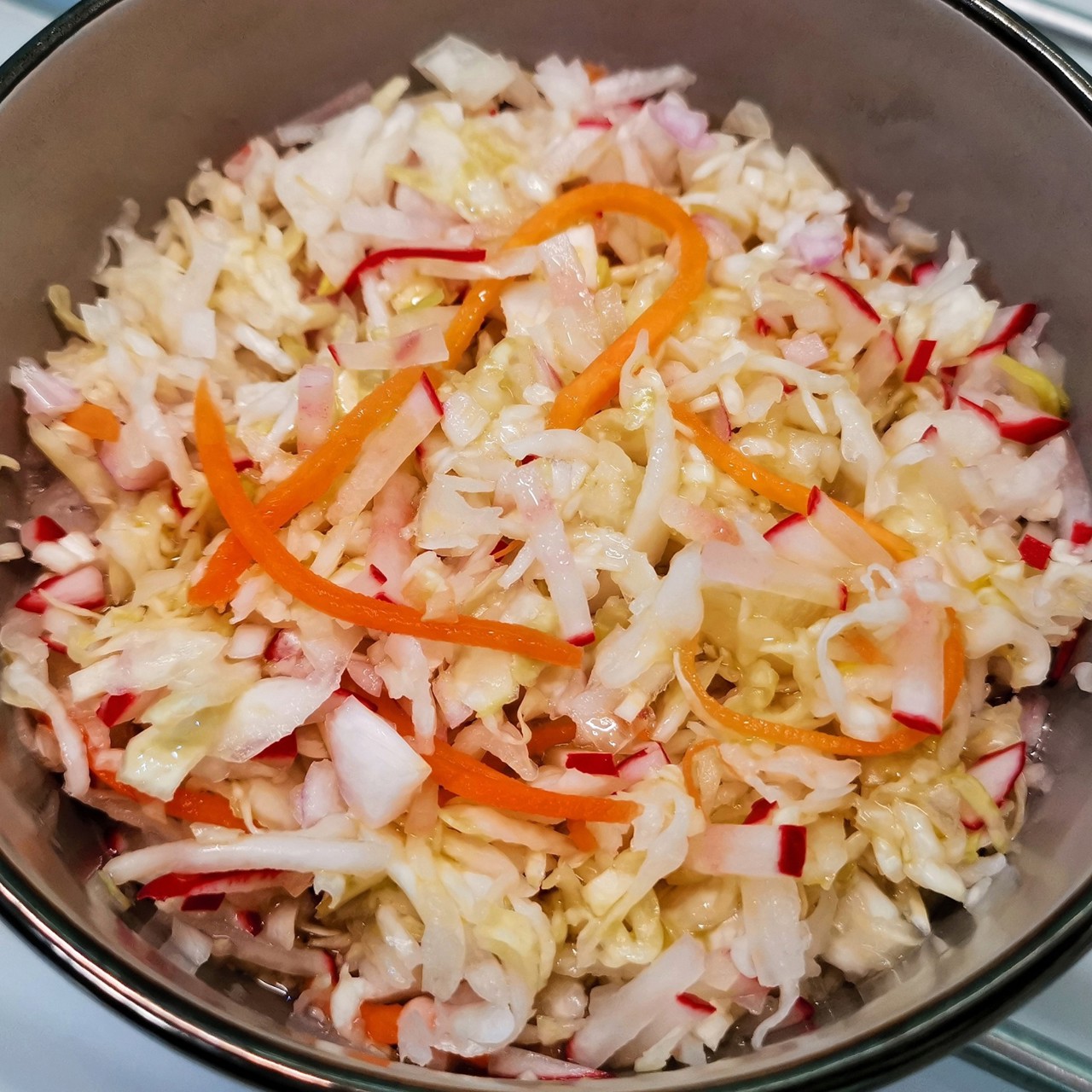 Салат с квашеной капустой