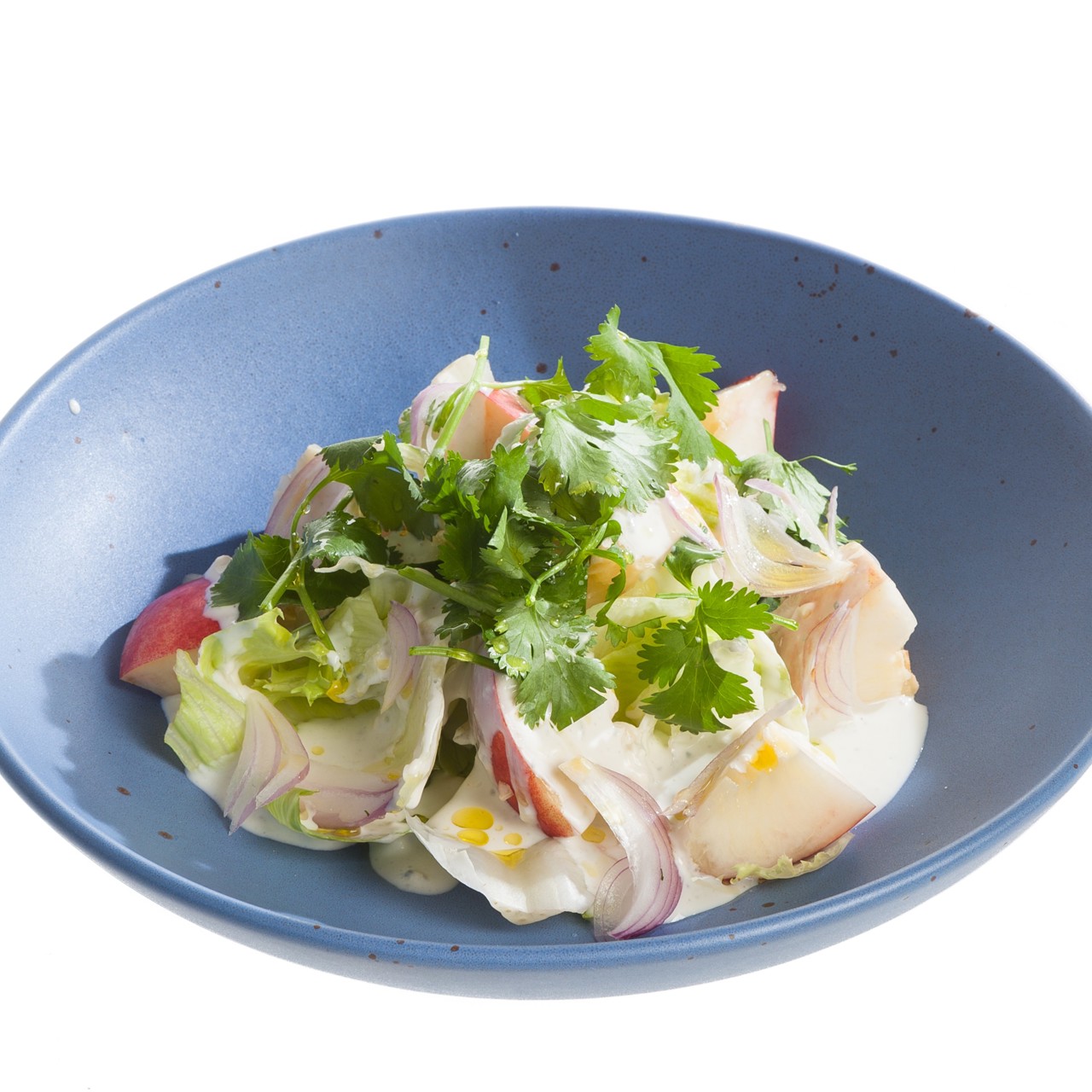 Салат из нектаринов с айсбергом и соусом из голубого сыра