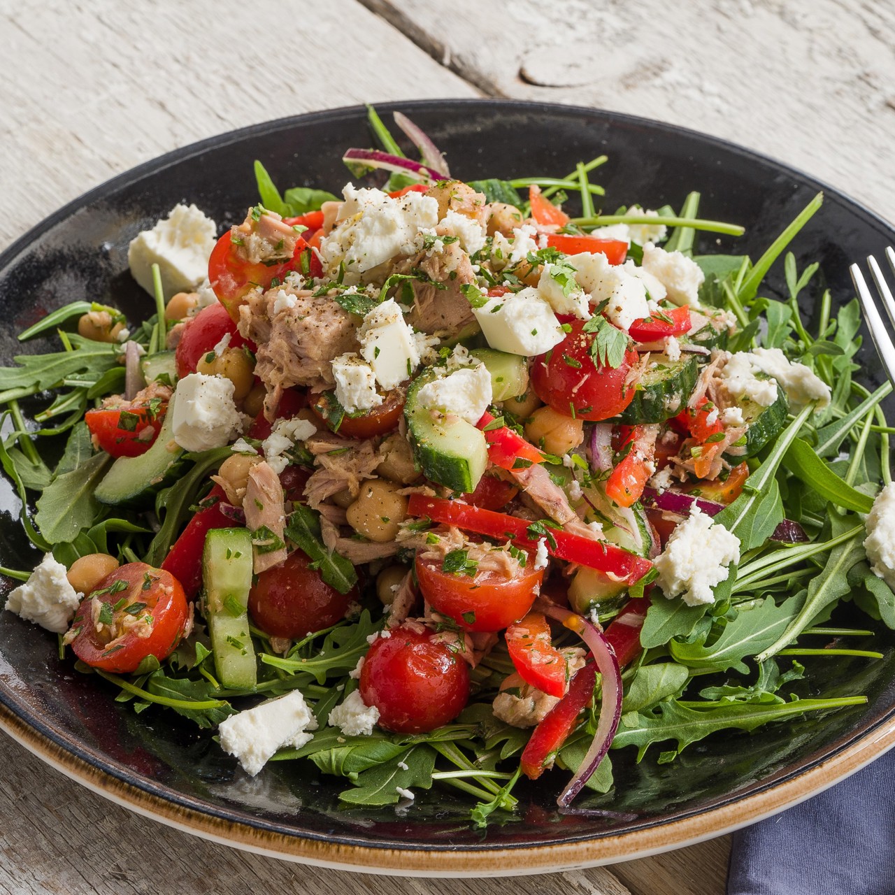 Салат из нута с тунцом