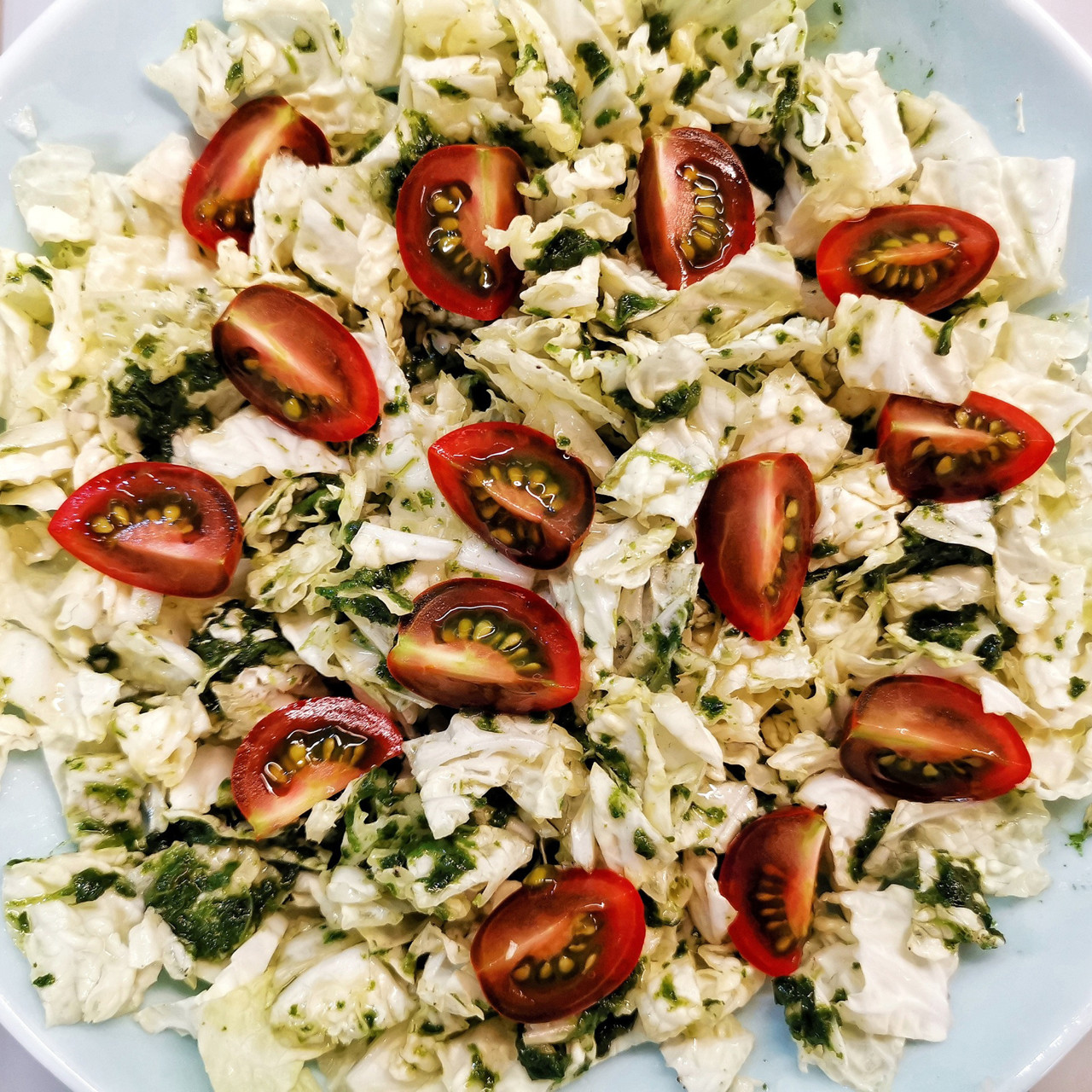 Салат из пекинской капусты со шпинатом