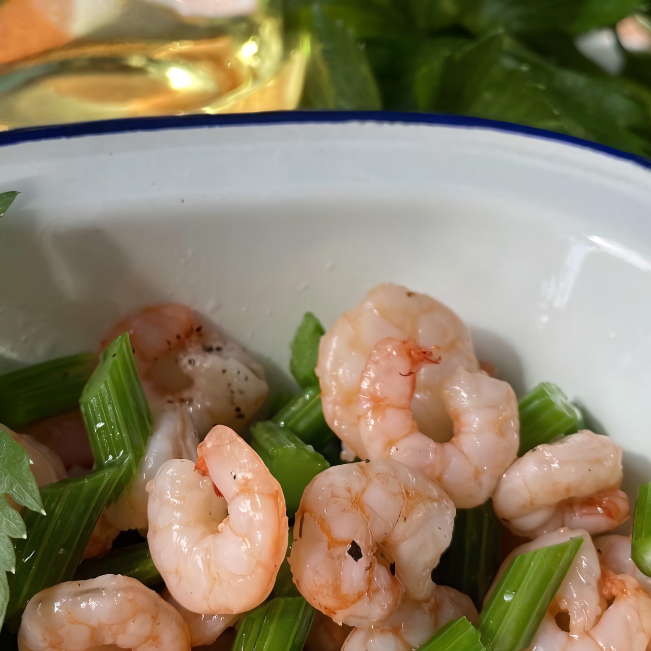 Салат из сельдерея и креветок