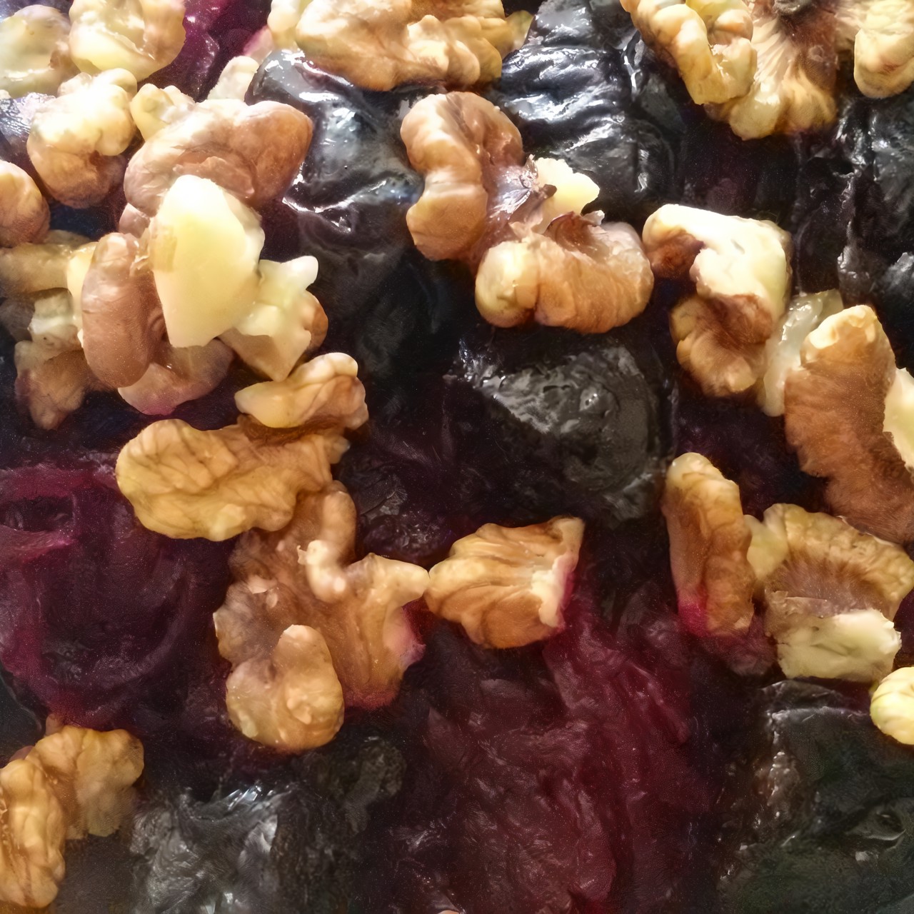 Салат из свеклы и чернослива с маслом