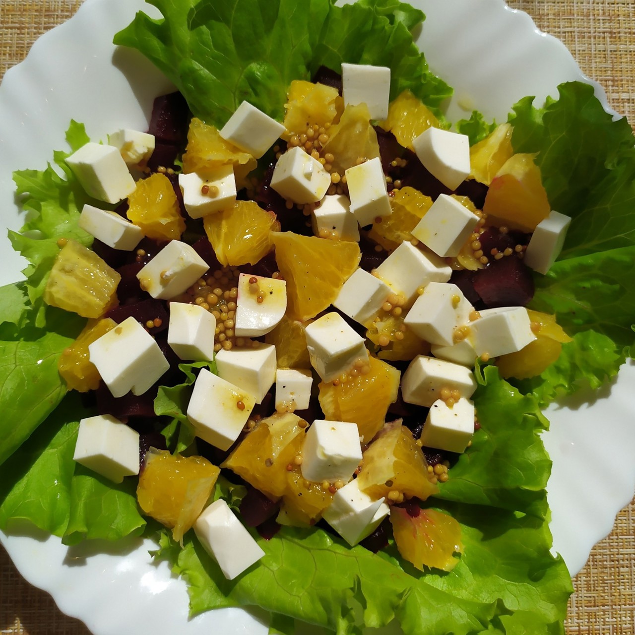 Салат из свеклы с апельсином и сыром фета