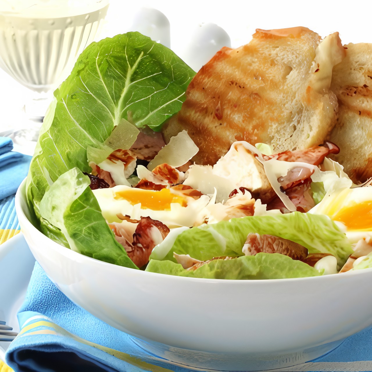 Салат из телятины с яйцами и эндивием