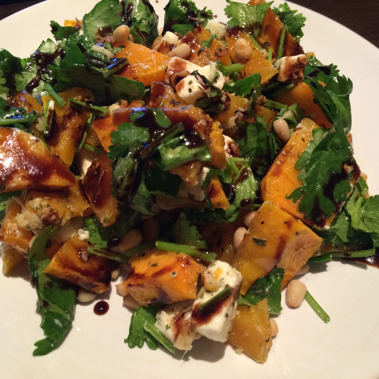 Салат из запеченной тыквы с брынзой