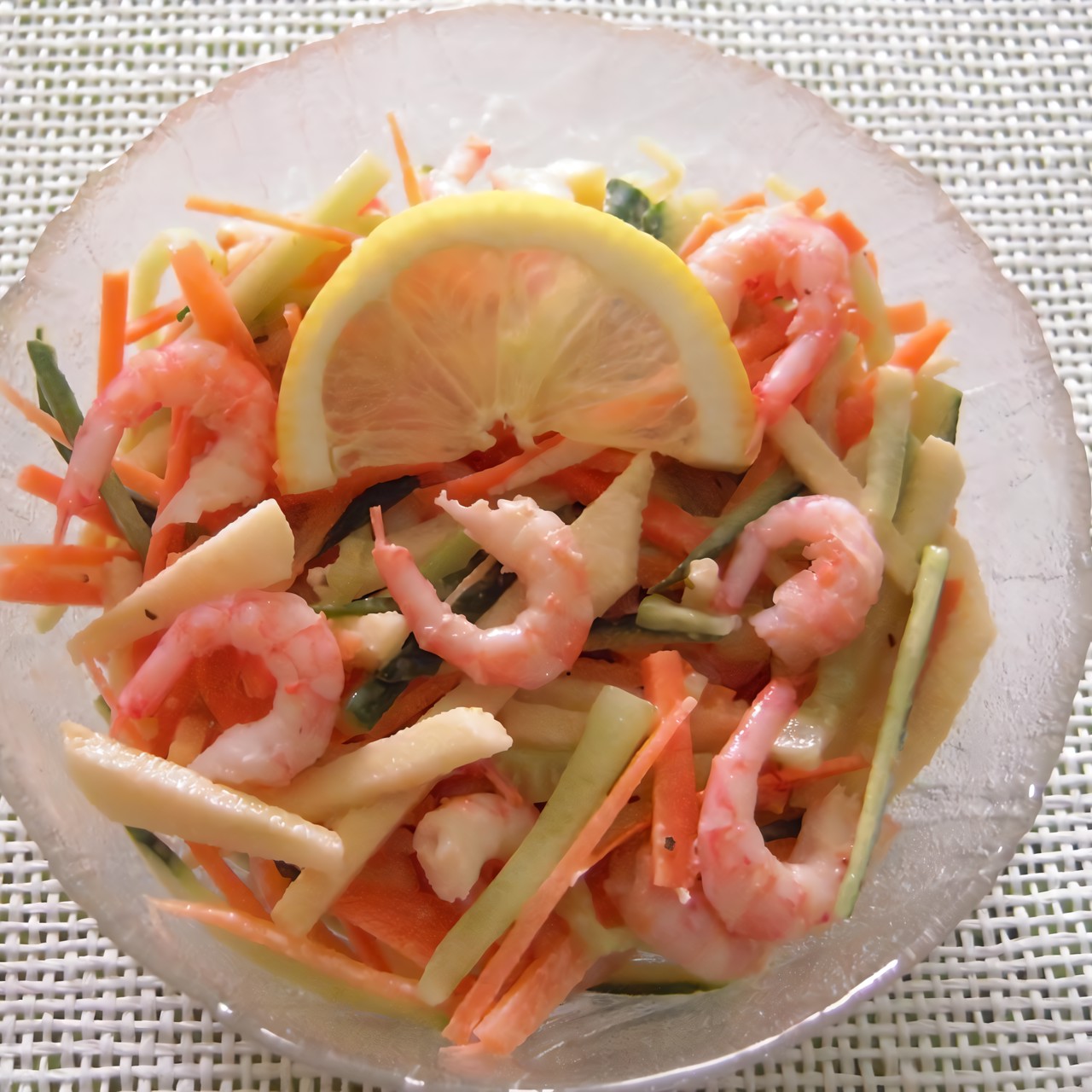 Салат-коктейль с креветками