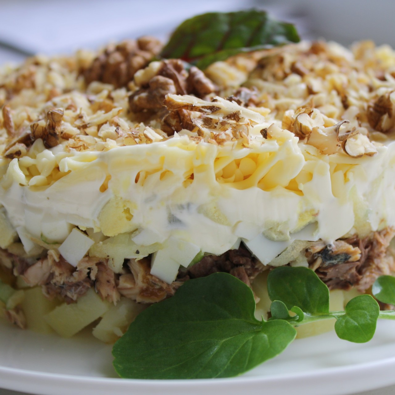 Салат «Мильфей» из рыбы и картофеля