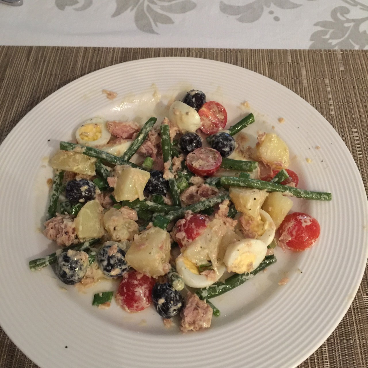 Салат нисуаз с бобами