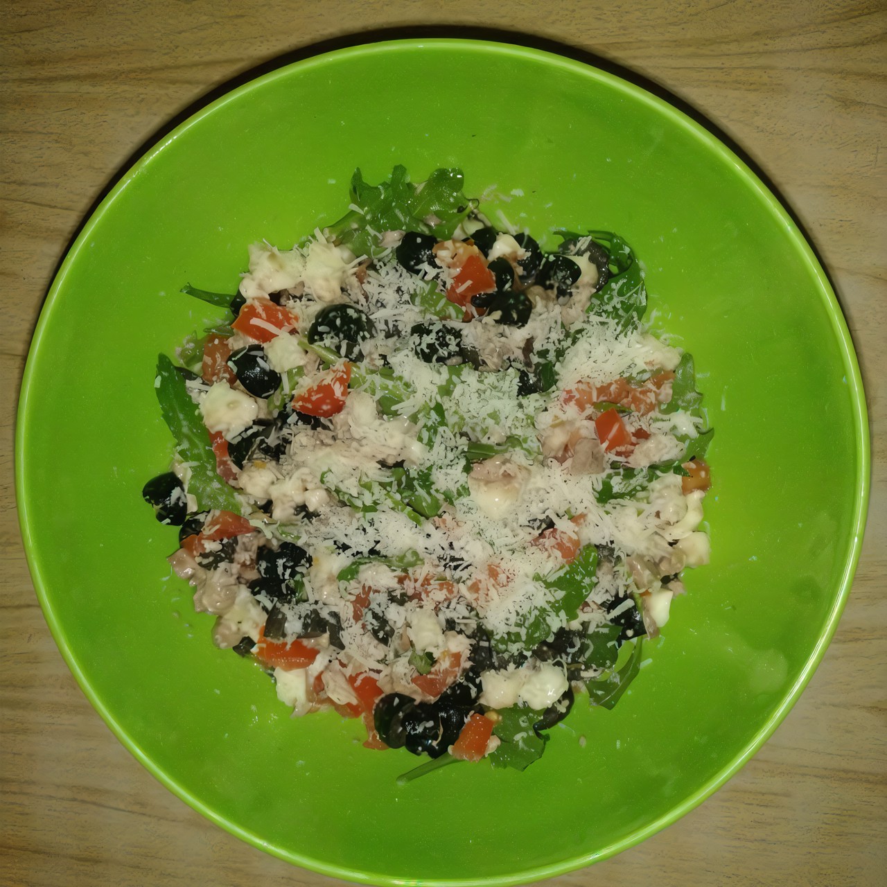 Салат «Роверето» с печенью трески и оливками