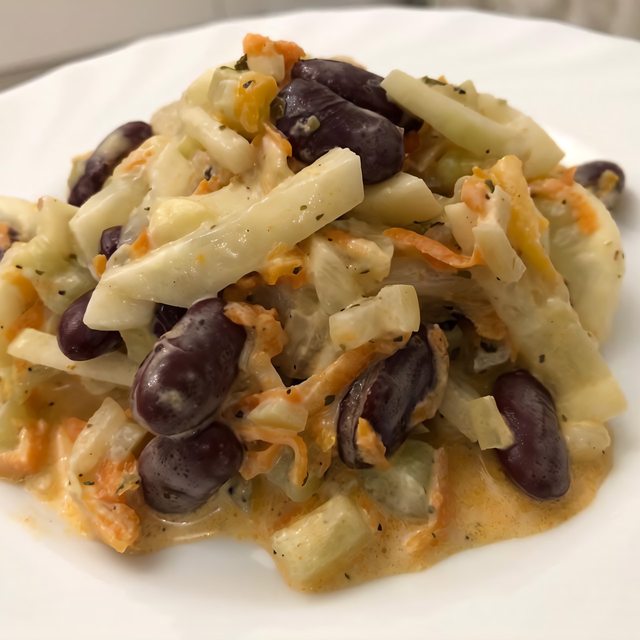 Салат с фасолью и кабачком