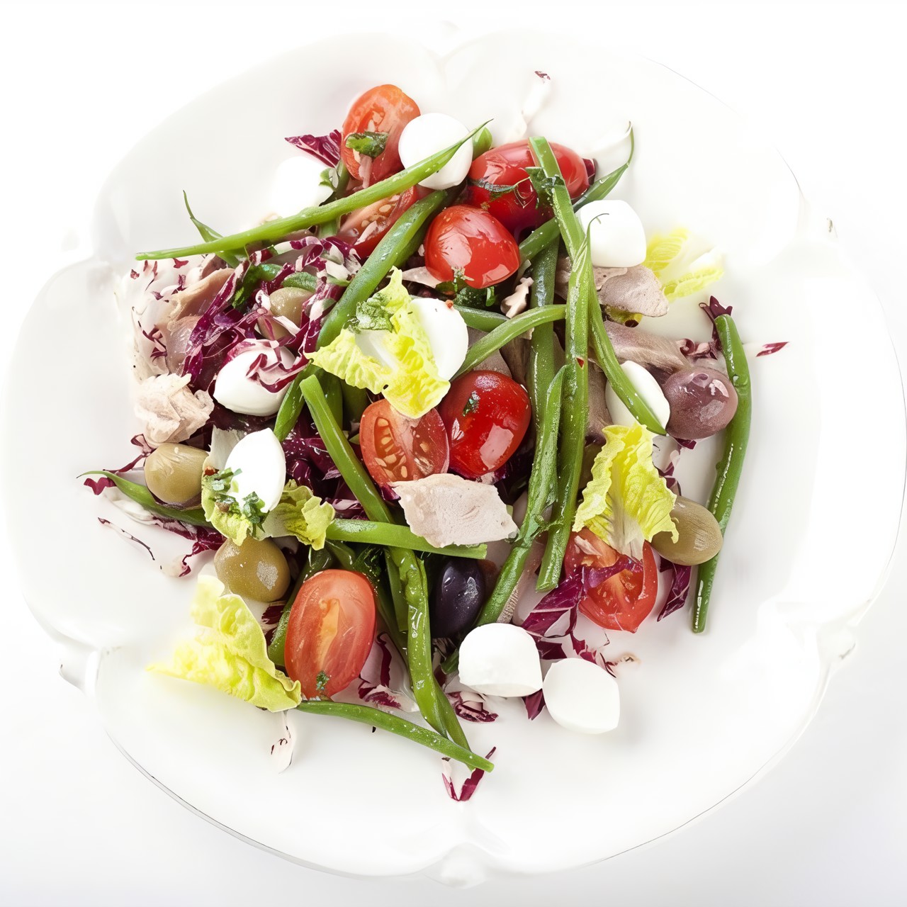 Салат с фасолью и моцареллой