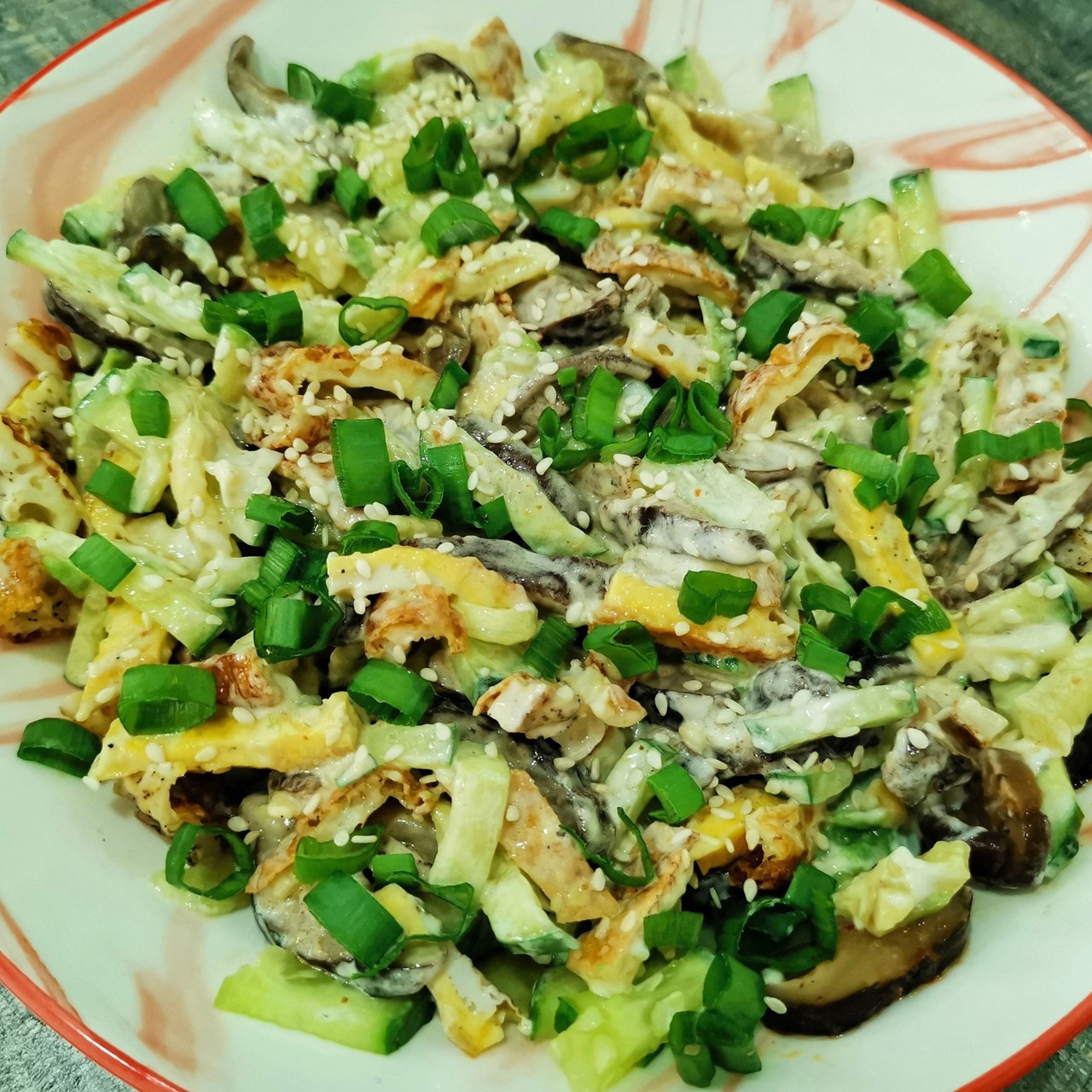 Салат с грибами и яйцом