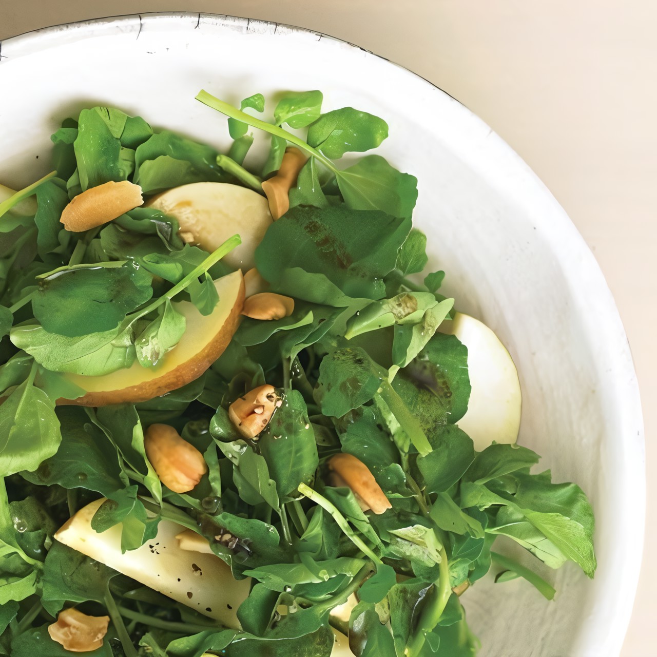 Салат с грушами и орехами кешью