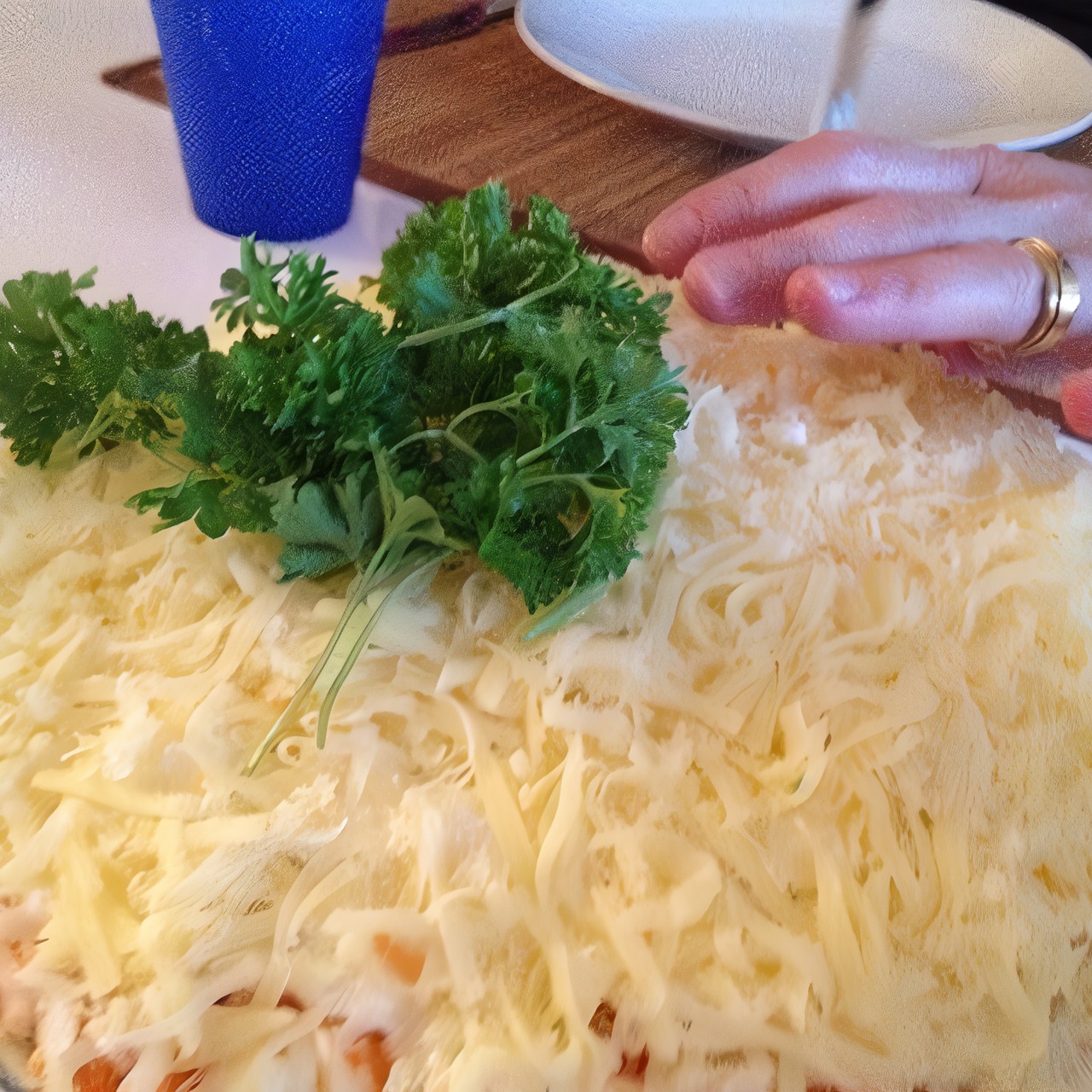 Салат с яблоками, морковью, яйцами и сыром