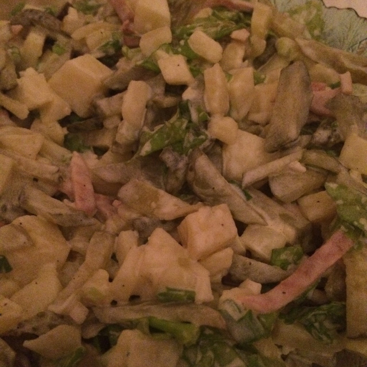 Салат с кальмарами и солеными огурцами