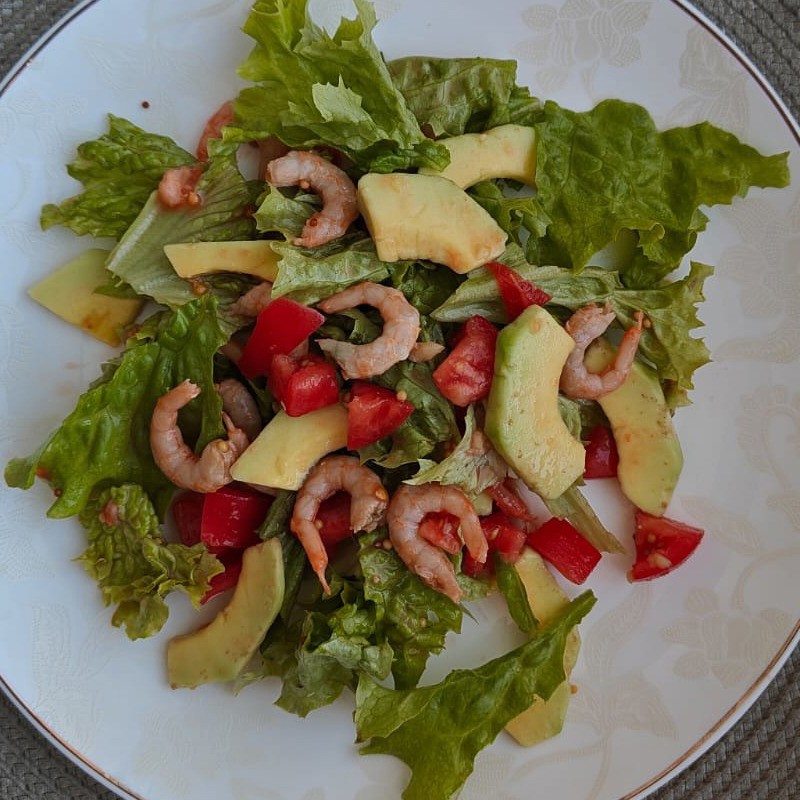 Салат с креветками и авокадо